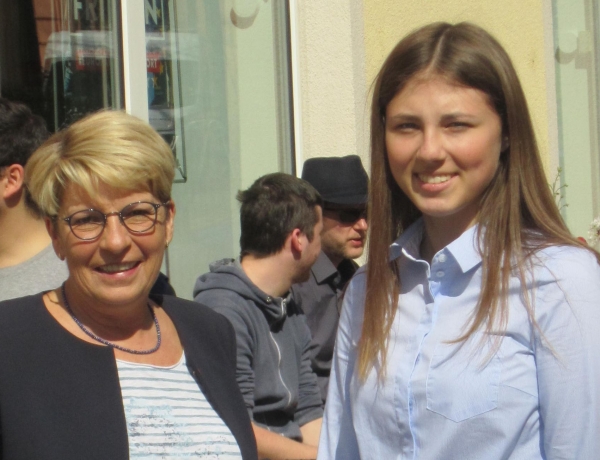Vivien Woszek zum Girls‘ Day im Berliner Büro der Bundestagsabgeordneten Gabriele Katzmarek