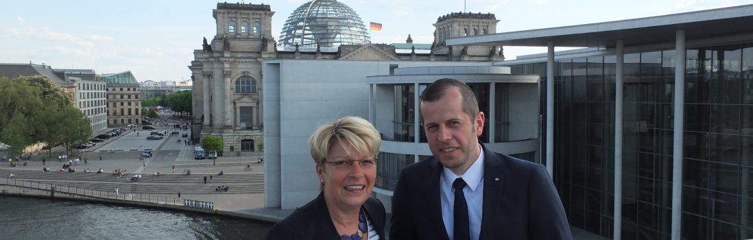 „Politik trifft Wirtschaft“ – Björn Kaiser begleitet Gabriele Katzmarek im Bundestag