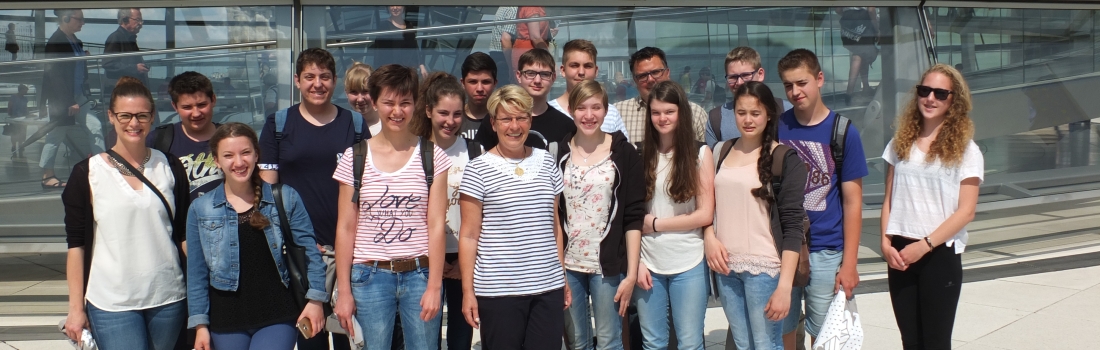 Maria-Victoria-Schule aus Ottersweier zu Gast bei Gabriele Katzmarek im Bundestag