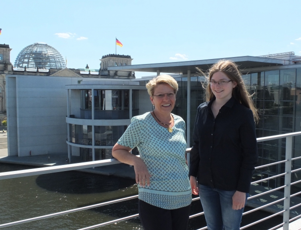Bundestagsmandat für vier Tage: Johanna Beikert hat auf Einladung von Gabriele Katzmarek bei Jugend und Parlament teilgenommen