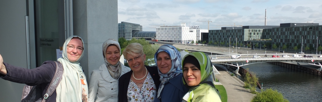 Vertreterinnen der „Brücke für den Dialog“ zu Besuch bei Gabriele Katzmarek in Berlin
