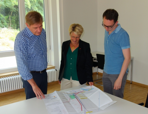 „Beeindruckendes Wissen zum Hochwasserschutz“ Gabriele Katzmarek besucht WALD + CORBE in Hügelsheim